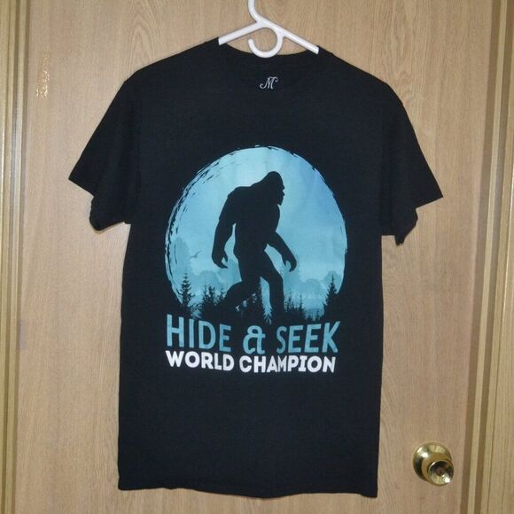 Sasquatch Bigfoot Hide & Seek Champion Blue & Black Graphic Tee T-shirt - Picture 1 of 6